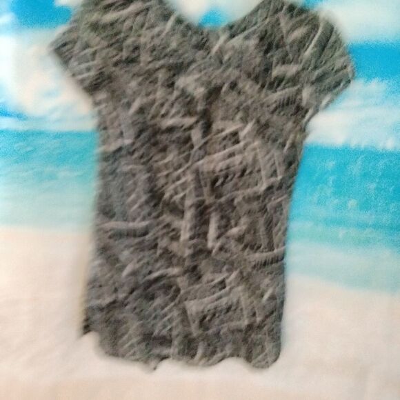 " Essentials by Milano"  woman's short sleeve blouse. - Picture 4 of 5